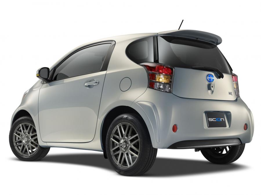  Scion iQ 10 Series 2013 года  (фото 2 из 11)